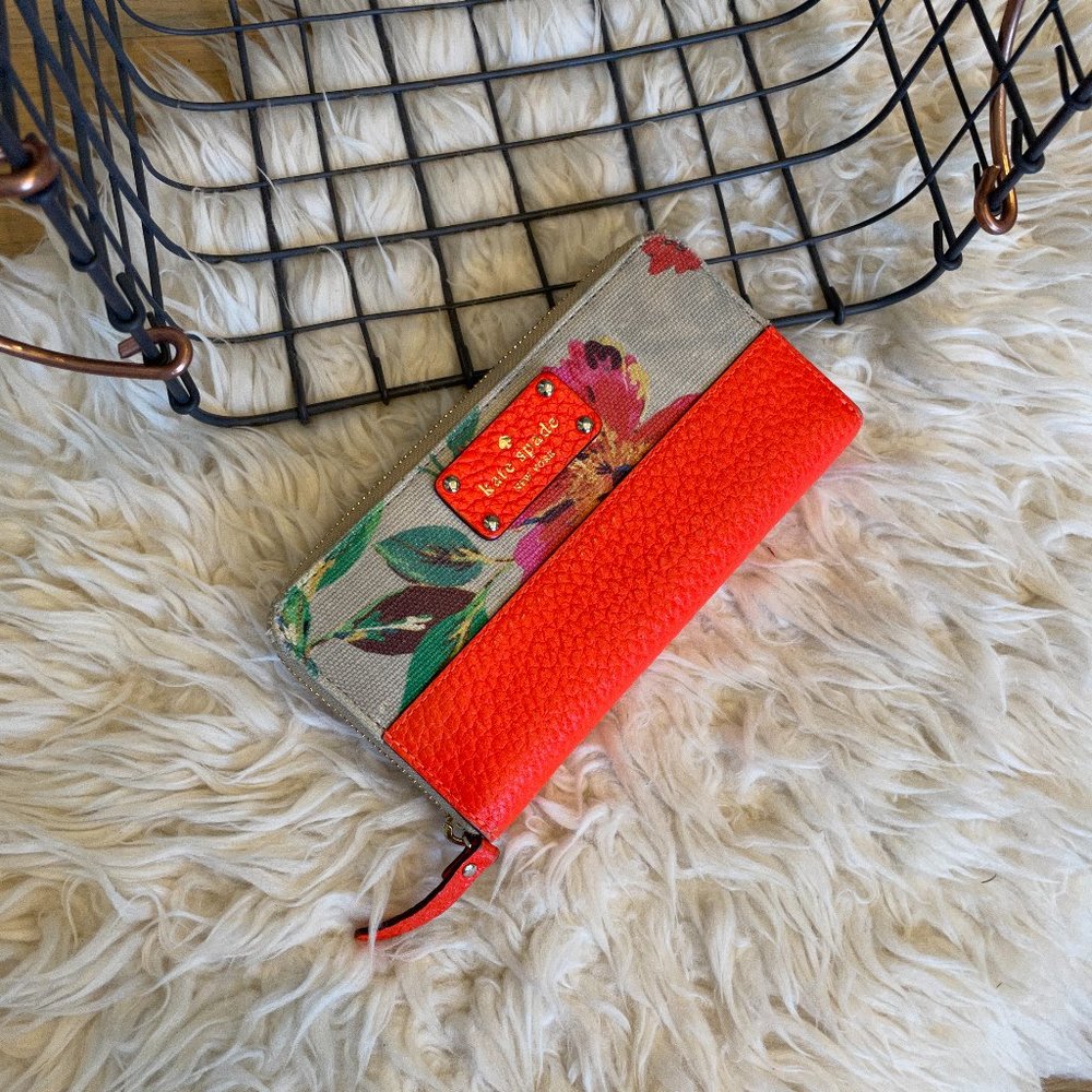Kate Spade Large Expandable Wallet